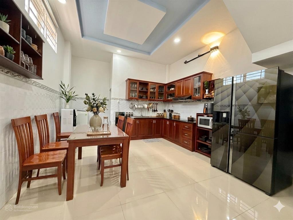 Bán nhà quốc lộ 13 ngay kđt vạn phúc, 76m2 ngang 5.3m, 3 tầng 4pn, hxh thông, giá 7.35 tỷ