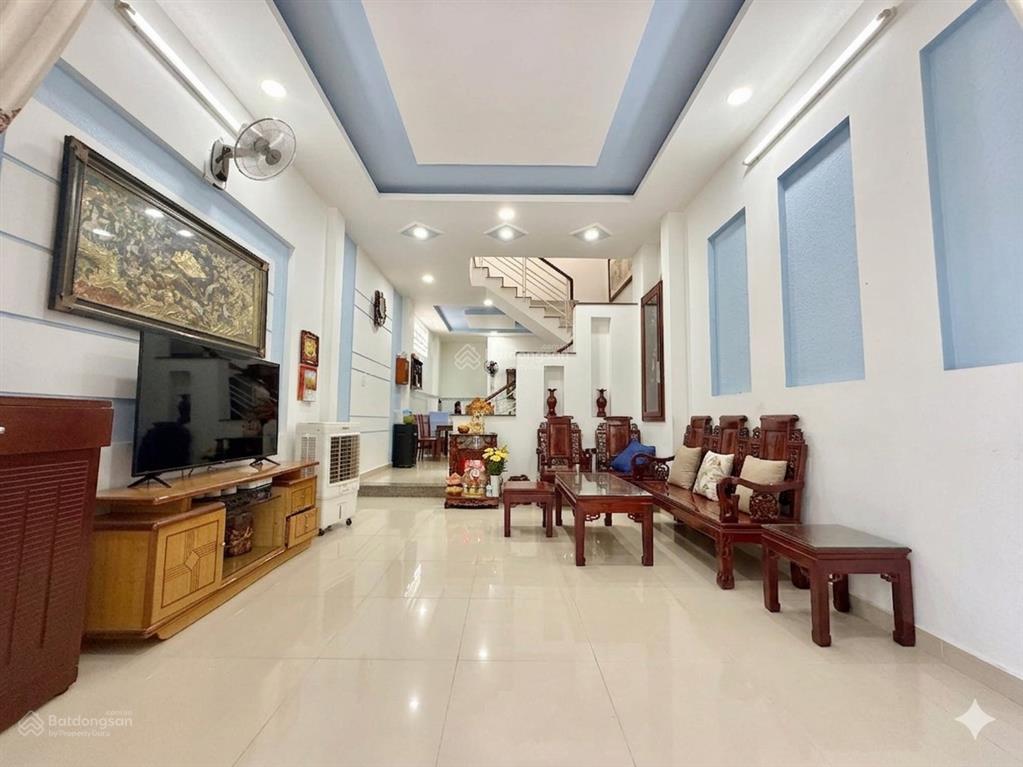 Bán nhà quốc lộ 13 ngay kđt vạn phúc, 76m2 ngang 5.3m, 3 tầng 4pn, hxh thông, giá 7.35 tỷ