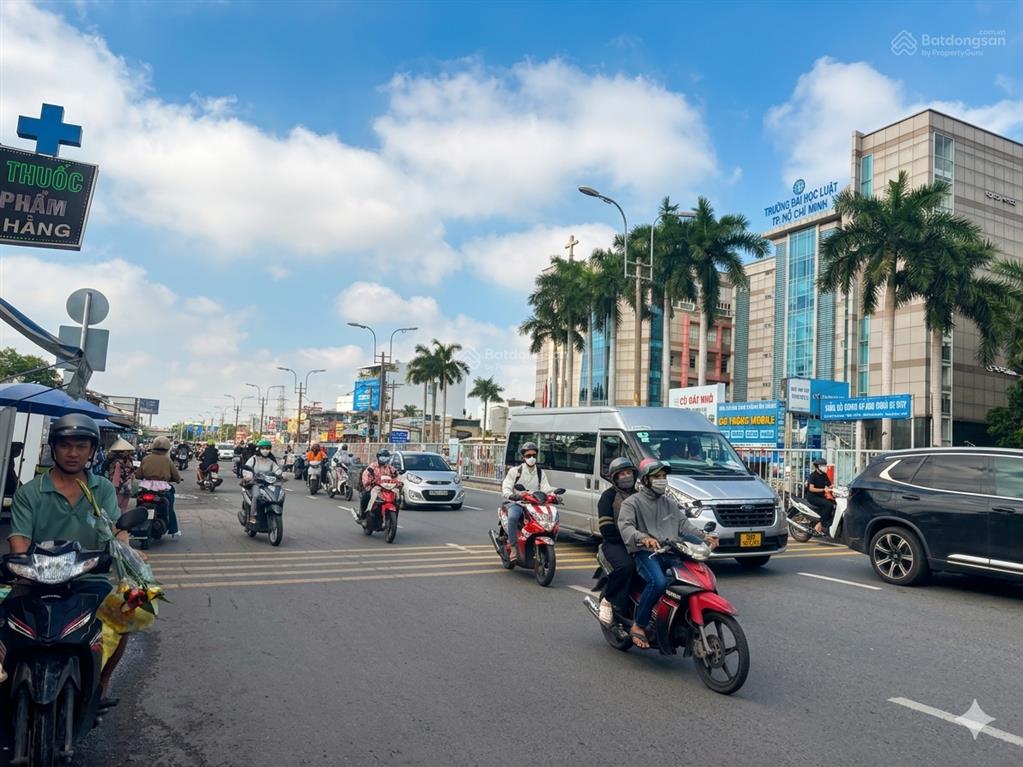 Bán nhà ngay phạm văn đồng  gigamall, 151m2 (8x19), 3 tầng 4pn, giá 11 tỷ