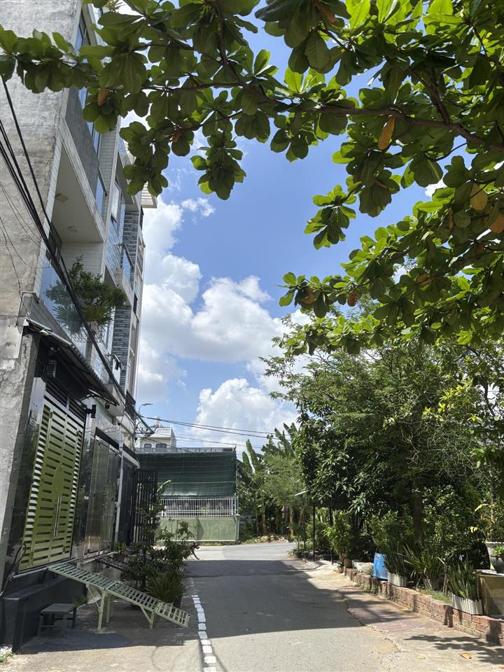 Nhà bán khu bên sông ql13, giáp vạn phúc city, 99m2, 3 tầng, hxh, giá 7.5 tỷ