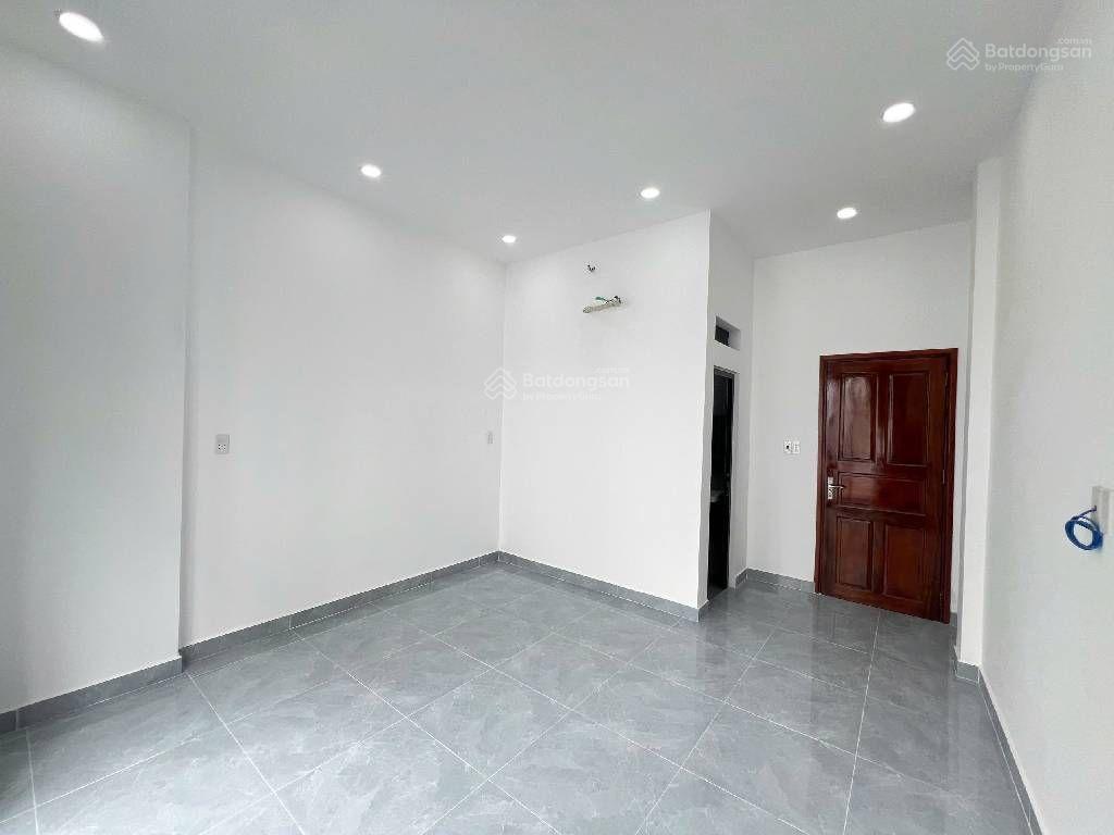 Ngay cầu chà và q8 sát q5  3 tầng bê tông  dts lớn 75m2  chỉ 3t79 (còn tl)