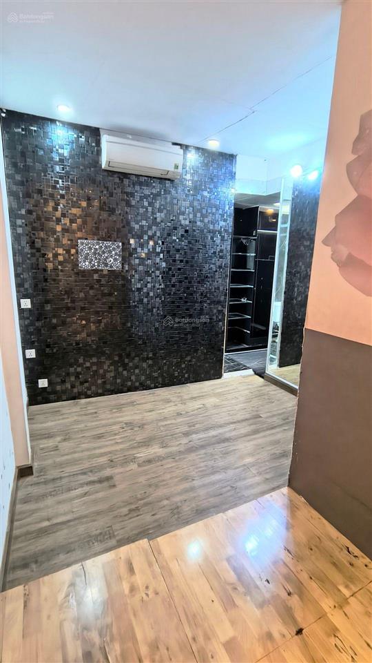 Giá chỉ 3t25  nhà 4 tầng 3pn  tt p.chánh hưng âu dương lân