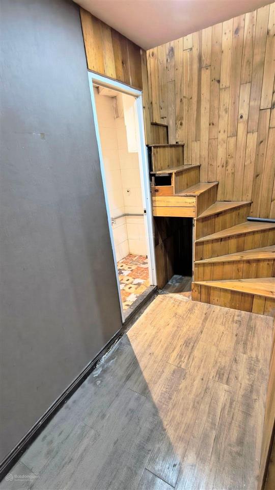 Giá chỉ 3t25  nhà 4 tầng 3pn  tt p.chánh hưng âu dương lân