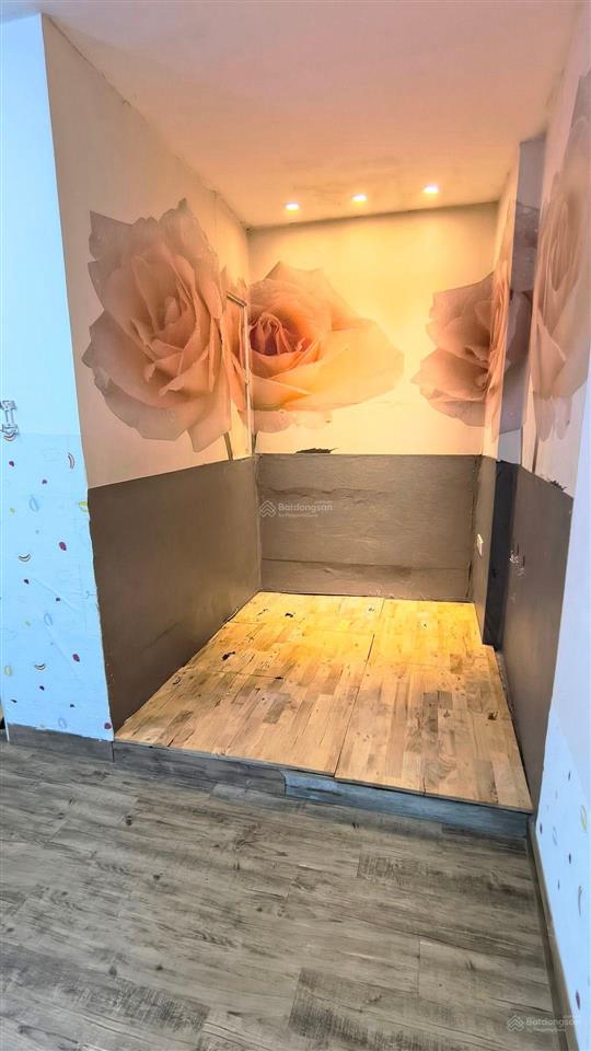 Giá chỉ 3t25  nhà 4 tầng 3pn  tt p.chánh hưng âu dương lân