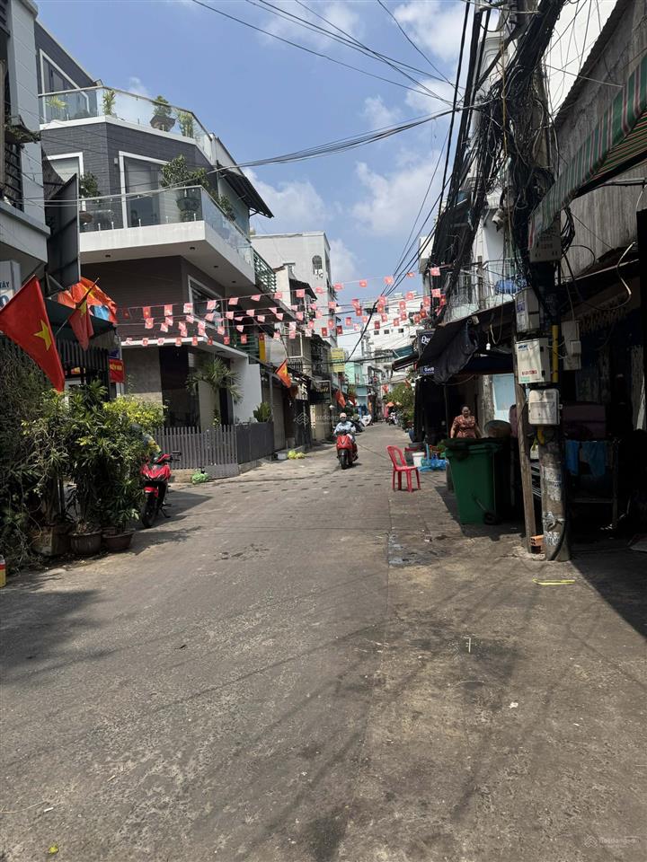 Tt p.chánh hưng dương bá trạc q8  hẻm xe hơi  4 x 11m  chỉ 4t5 (còn tl)