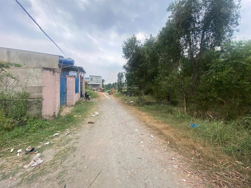 Đất riêng lẻ (sau lưng chợ đức hòa), full thổ cư, 10mx34m, 2,6 tỷ, thương lượng