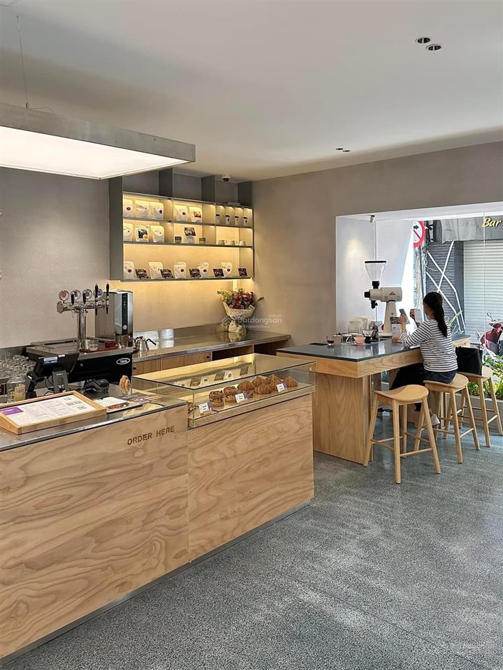 Cho thuê nhà 230f pasteur, quận 3. dt 15x25m