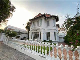 Ngang 22m  cho thuê villa mt 212 võ thị sáu, quận 3