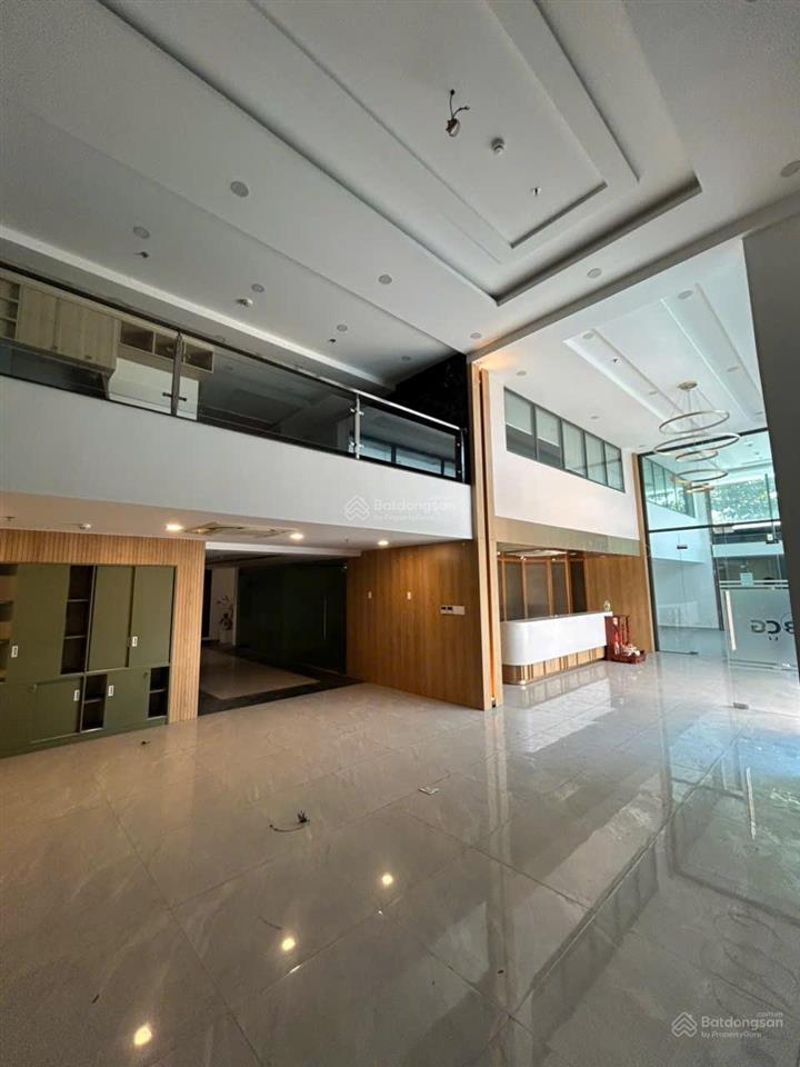 Cho thuê góc 2mt 226226a lê văn sỹ, quận tân bình. dtsd 2478m²