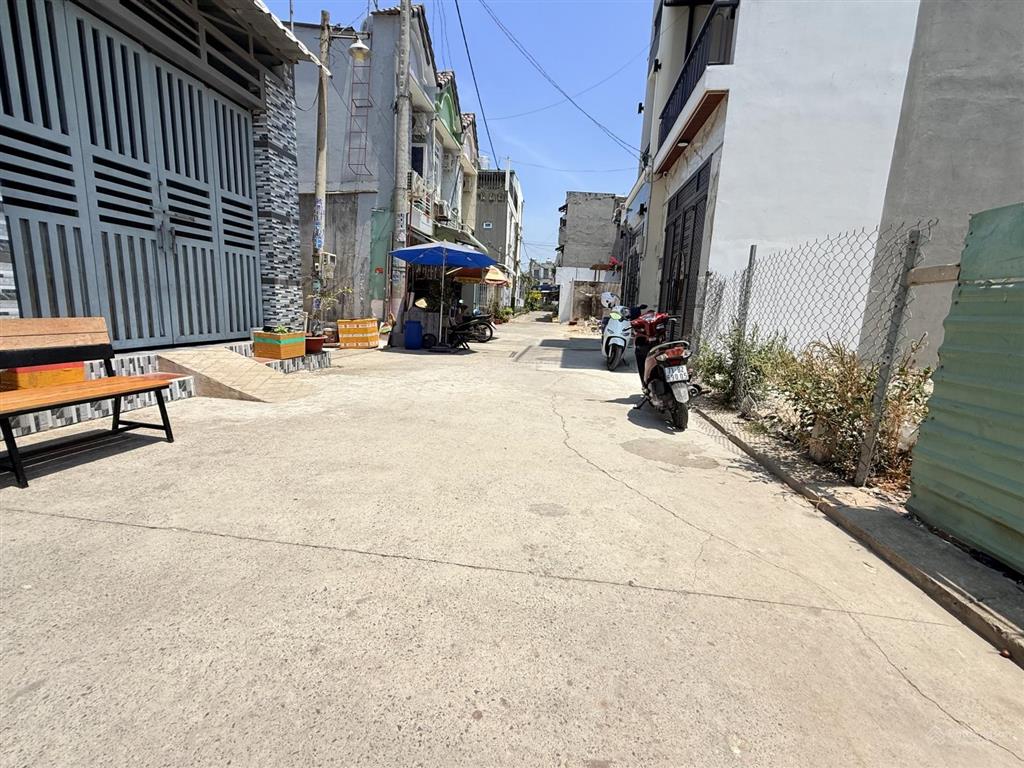 Đất 2 mặt hxh sát chợ cầu đồng , q12  dt 72.5m2(4x18m)  chỉ 4,5 tỷ còn bớt