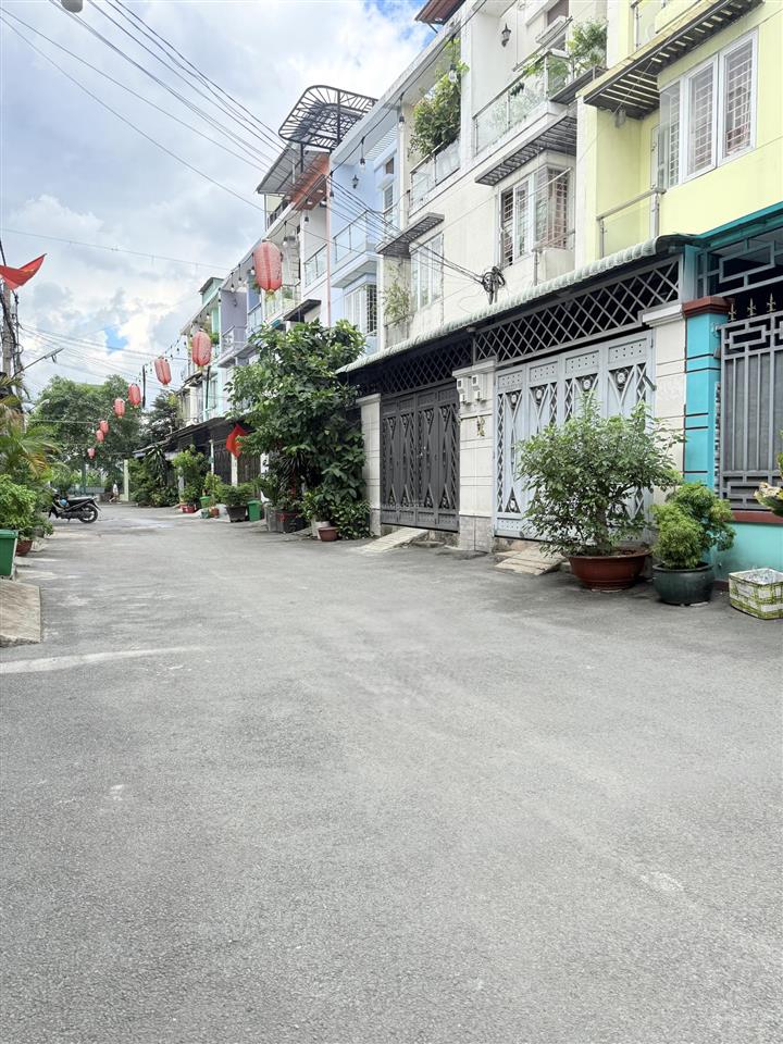 Thạnh xuân 24 nhà mới 3 tầng hẻm ô tô  gần chợ thạnh xuân dt 52.9m(4x14m) chỉ 5.5 tỷ tl