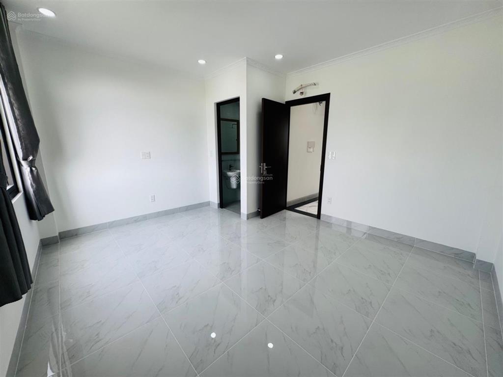 1/ hà huy giáp, q12  5 tầng  gần cầu an lộc sát gò vấp  dt 57m2 (4.5x13m)  6,6 tỷ tl
