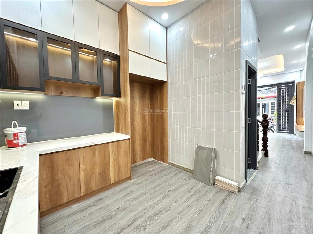 Bán nhà nguyễn gia trí dt 5mx20m giá 17ty8 4 tầng p25 qbt, sát bên đh huteck
