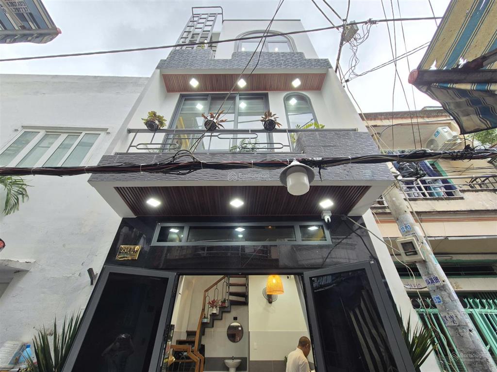Bán nhà nguyễn gia trí dt 5mx20m giá 17ty8 4 tầng p25 qbt, sát bên đh huteck