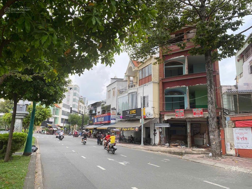 Bán nhà trần nguyên đán p3 q. bt dt 5mx22m 4 tầng, giá 22tỷ khu vực sang trọng, ngay phan xích long