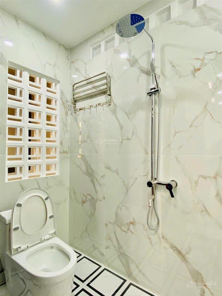 Bán nhà tặng nội thất nguyễn trãi, p14, q5 dt 62.5m2 giá 4tỷ700tr, đang cho thuê 18tr/tháng. sổ sẵn