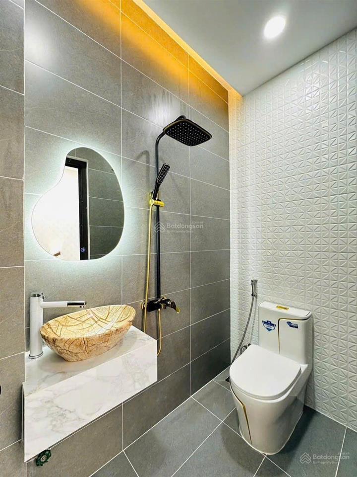 Chính chủ gửi bán gấp nhà nguyễn văn quá giá 2tỷ050tr quận 12 dt 64m2 shr đang cho thuê 9tr/ tháng