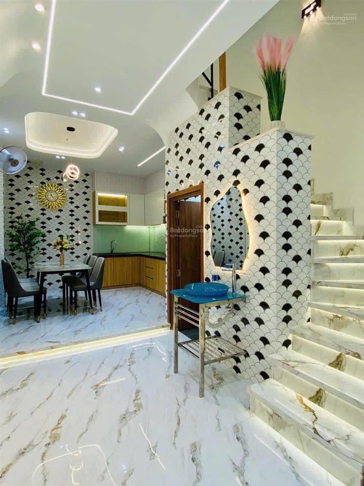 Chị thu cần bán nhà hoàng việt p4 q. tân bình dt 49.3m2 giá 2tỷ700tr, đang cho thuê 10tr/tháng