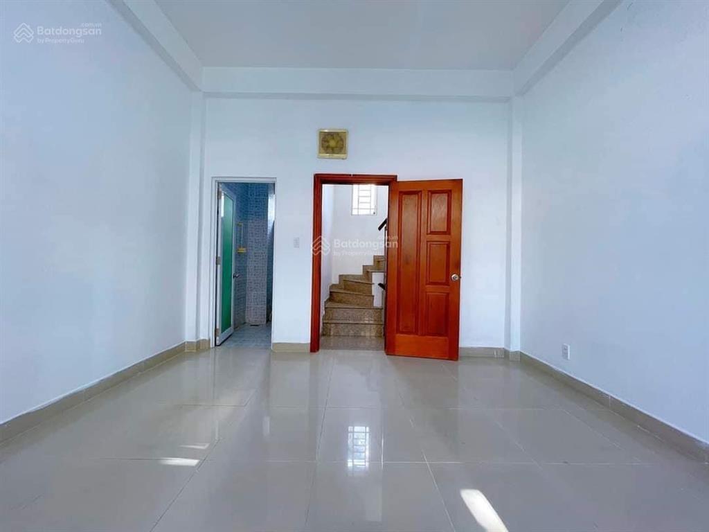 Nhà đẹp giá tốt chỉ 1tỷ800tr lãnh binh thăng p12 q11 dt 35.8m2, đang cho thuê 9tr/tháng