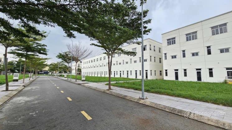 Bán lỗ lô đất 80m2 đường dt743, tp. dĩ an. shr