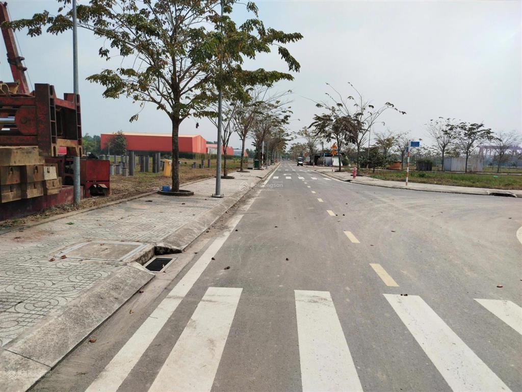 Bán đất sổ hồng riêng, mặt tiền đường rộng 8m, tiện ích xung quanh đầy đủ, đối diện kcn hạnh phúc