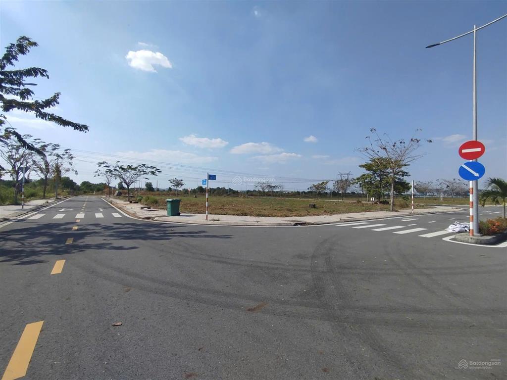 Bán đất sổ hồng riêng, mặt tiền đường rộng 8m, tiện ích xung quanh đầy đủ, đối diện kcn hạnh phúc