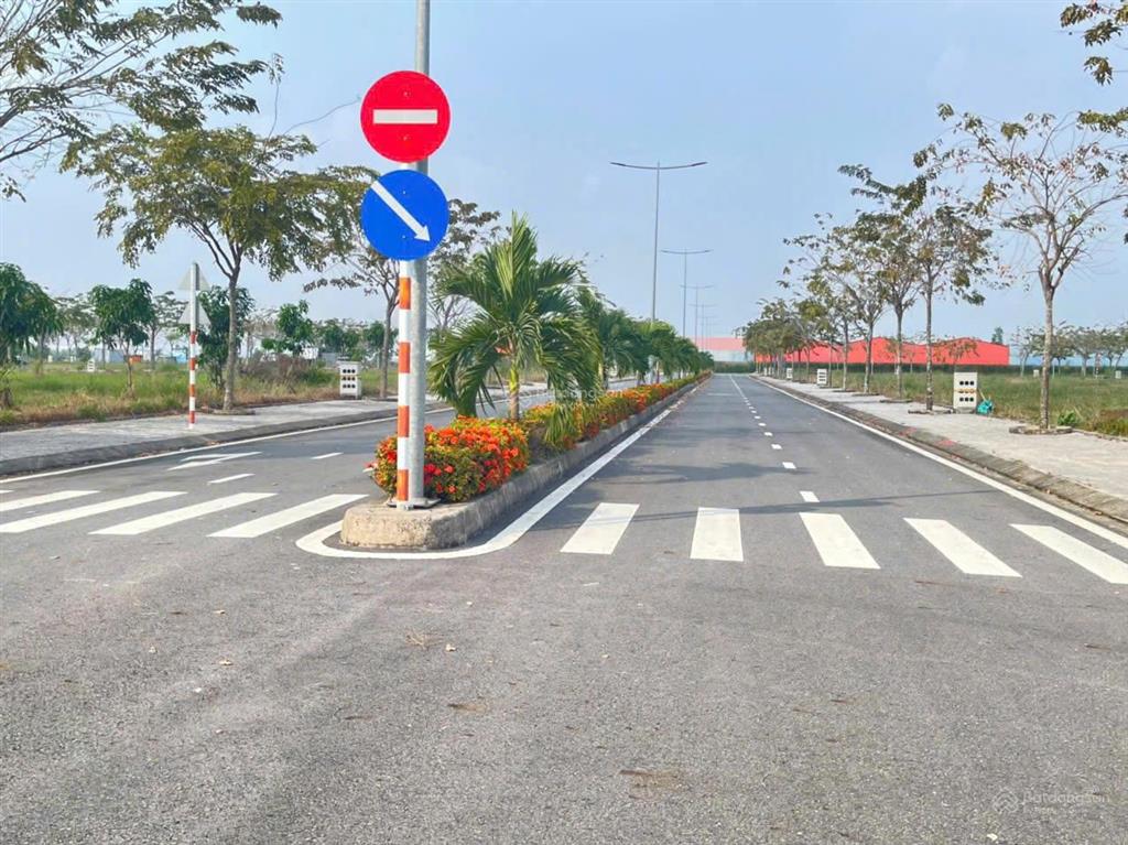 Bán đất sổ hồng riêng, mặt tiền đường rộng 8m, tiện ích xung quanh đầy đủ, đối diện kcn hạnh phúc