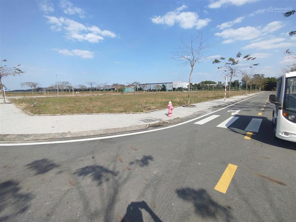 Bán đất sổ hồng riêng, mặt tiền đường rộng 8m, tiện ích xung quanh đầy đủ, đối diện kcn hạnh phúc