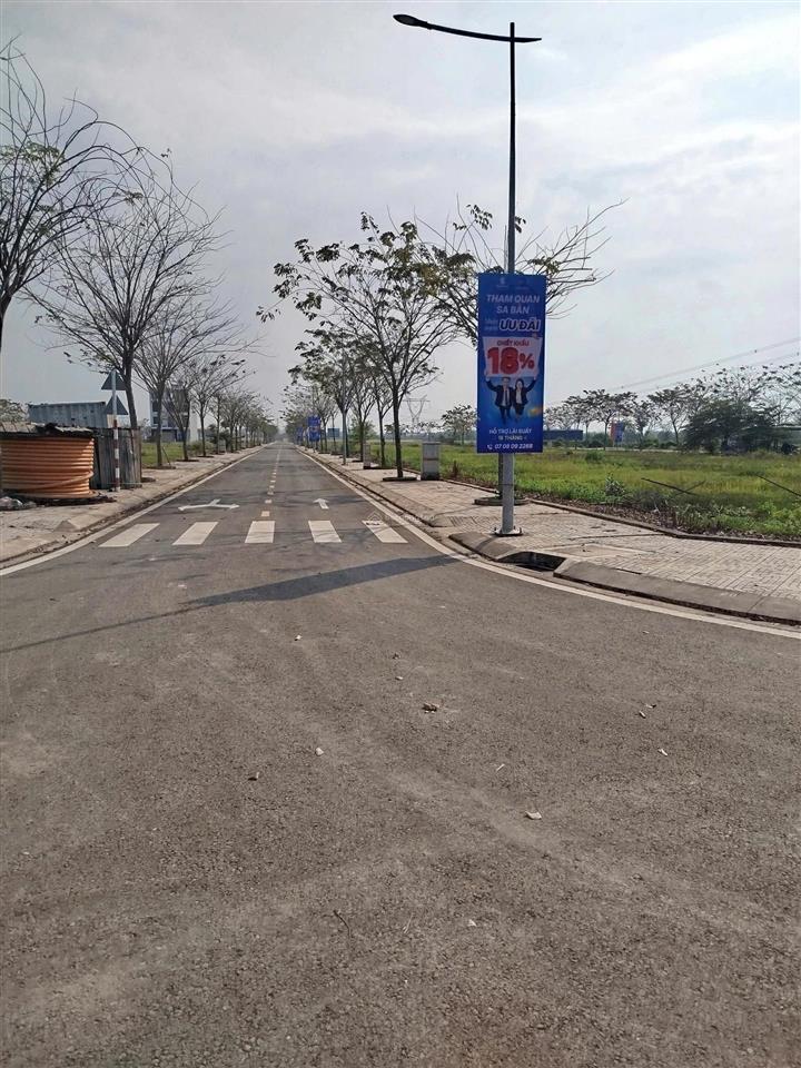 Bán đất sổ hồng riêng, mặt tiền đường rộng 8m, tiện ích xung quanh đầy đủ, đối diện kcn hạnh phúc