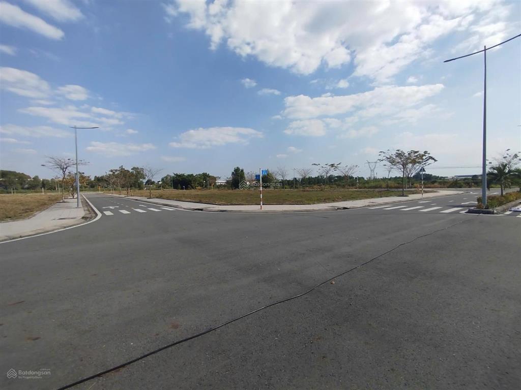 Bán đất sổ hồng riêng, mặt tiền đường rộng 8m, tiện ích xung quanh đầy đủ, đối diện kcn hạnh phúc