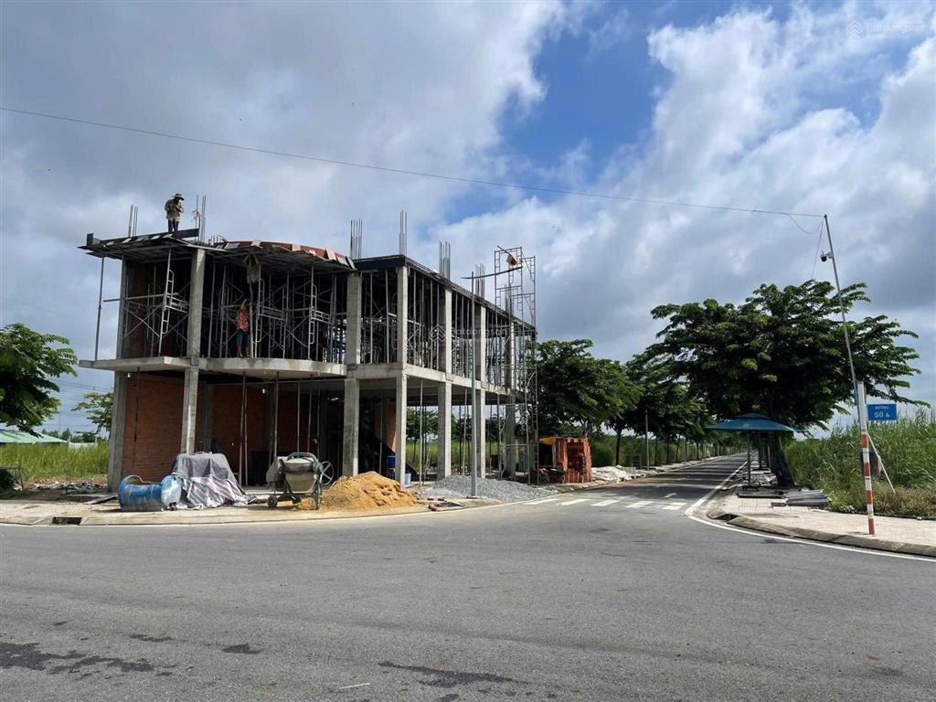 Bán nhà đức hòa 90m², 1 trệt 3 lầu, giá 3,6 tỷ kết nối thuận tiện khu tây tp. hcm
