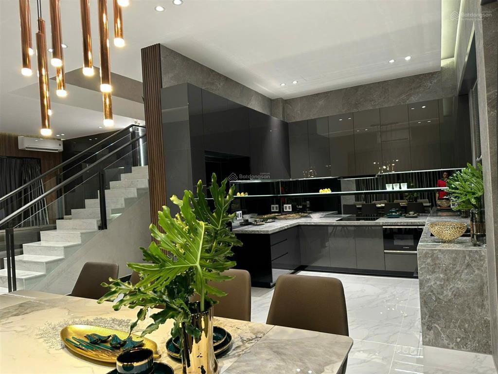 Biệt thự góc mỹ giang 2  phú mỹ hưng, 11 x18, nhà mới, hợp đồng thuê 125tr/th