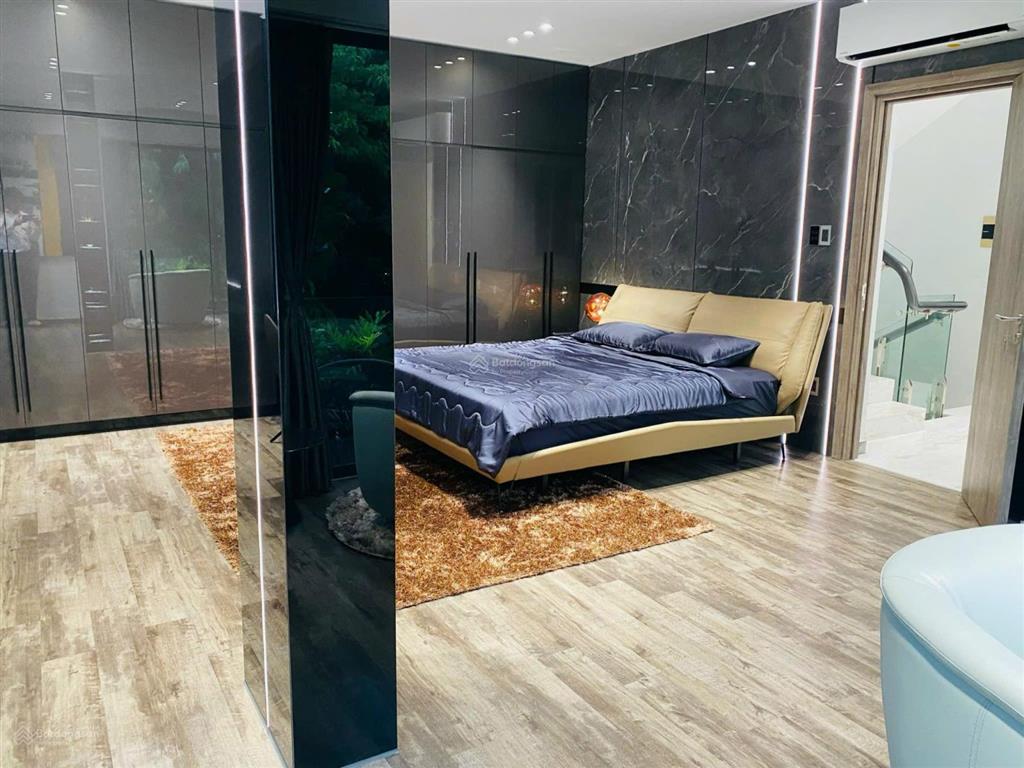 Biệt thự góc mỹ giang 2  phú mỹ hưng, 11 x18, nhà mới, hợp đồng thuê 125tr/th