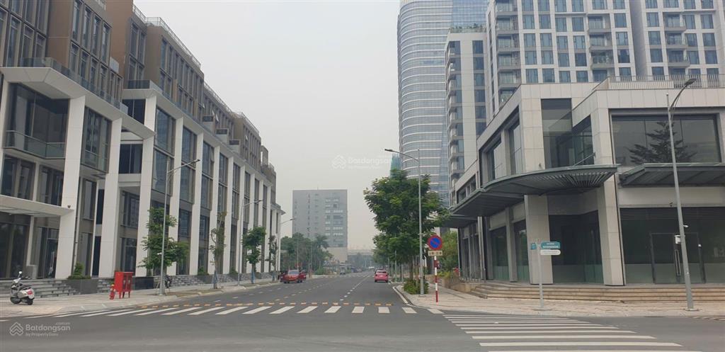 150tr l' arcade  vị trí cực đỉnh để kinh doanh. góc đường raymondience và đường d. giá tốt