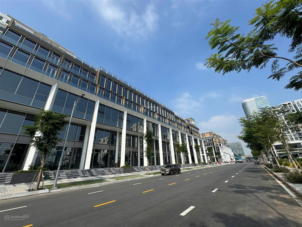 150tr l' arcade  vị trí cực đỉnh để kinh doanh. góc đường raymondience và đường d. giá tốt