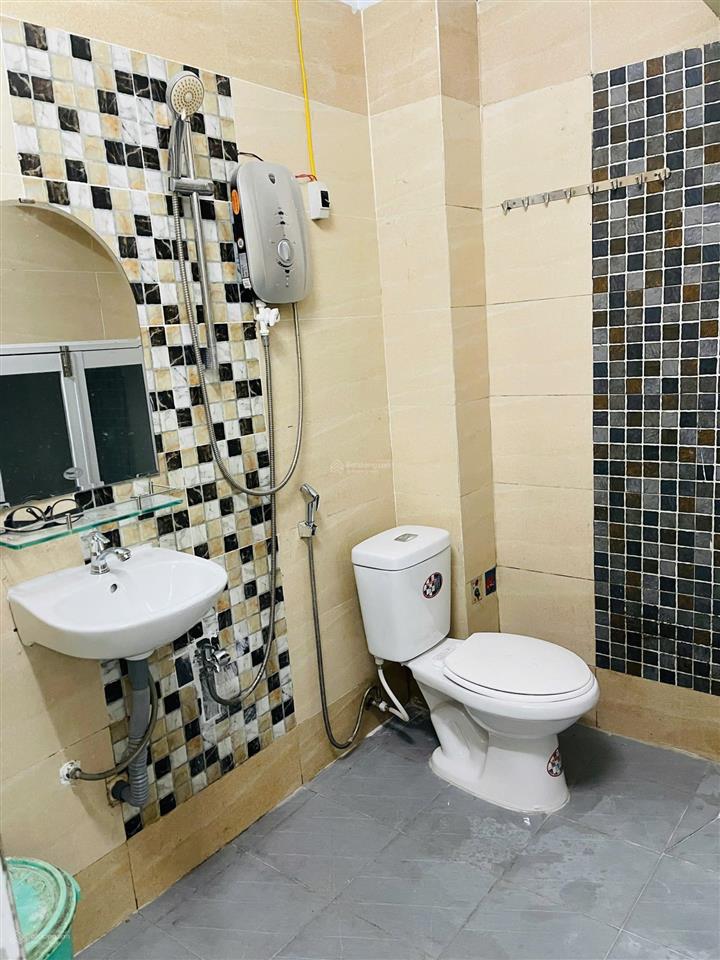 Giá chỉ 1.8 tỷ nhà sổ hồng chung dt đất 31.5m2, 2 tầng, hẻm 4m