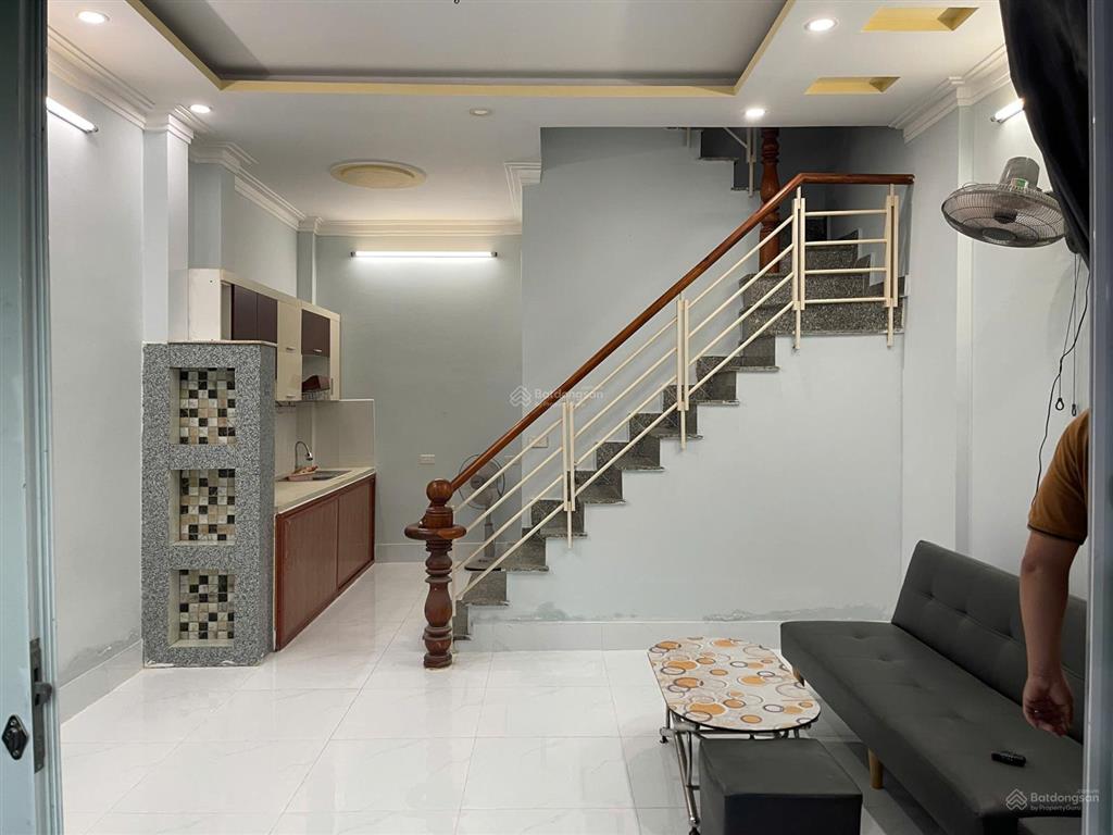 Giá chỉ 1.8 tỷ nhà sổ hồng chung dt đất 31.5m2, 2 tầng, hẻm 4m