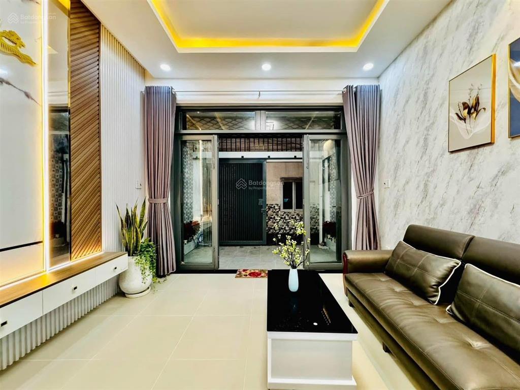 Nhà dĩ an giá rẻ chỉ 810 triệu full nội thất mới xây 100% mới ngay phường dĩ an