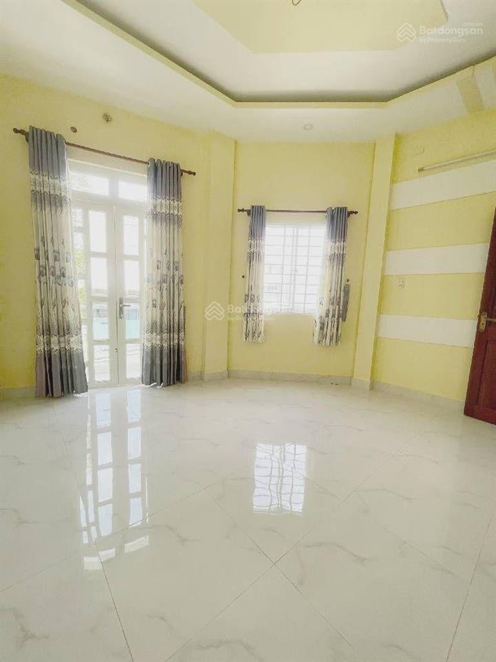 5 tỷ 350 thương lượng, nhà ngon 4 tầng, đường 4 mét, diện tích  ngan 4,11 mét  dài 12,3 mét.