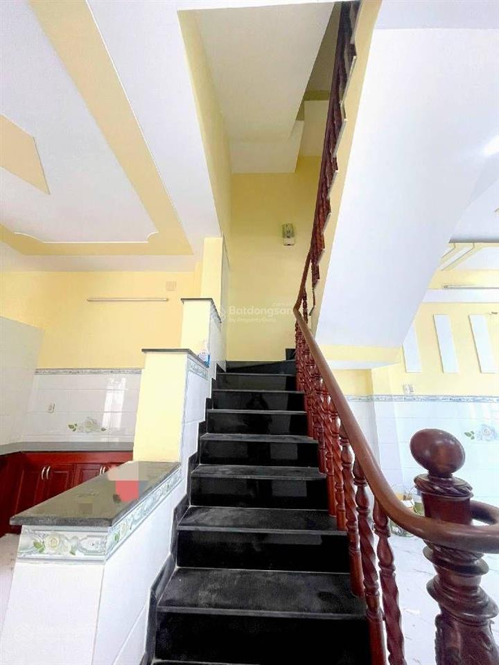 5 tỷ 350 thương lượng, nhà ngon 4 tầng, đường 4 mét, diện tích  ngan 4,11 mét  dài 12,3 mét.