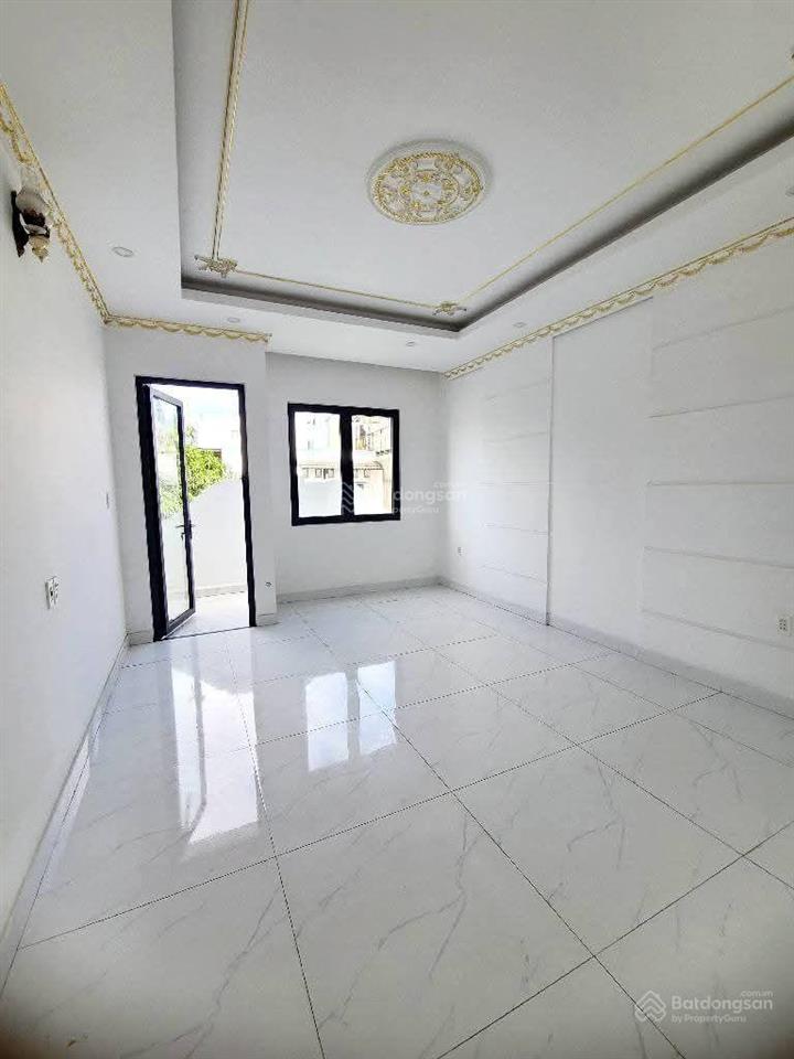 6 tỷ 800 thương lượng, nhà ngon 3 tầng, đường 6 mét thông, diện tích  4 x 19