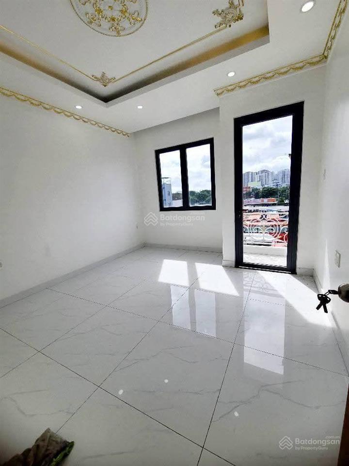 6 tỷ 800 thương lượng, nhà ngon 3 tầng, đường 6 mét thông, diện tích  4 x 19