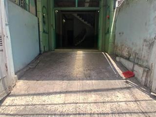 6 tỷ 300 thương lượng, nhà 3 tầng củ, đường 5 mét thông, diện tích  4 x 17,74