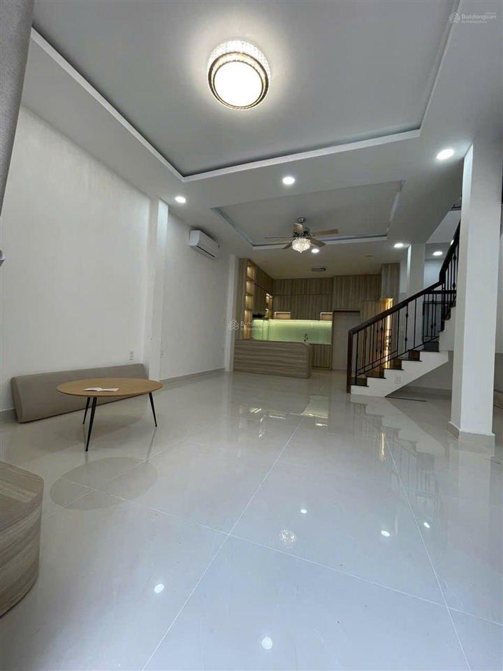 5 tỷ 950 thương lượng, nhà 2 tầng mới, đường 6 mét, diện tích  5 x 11