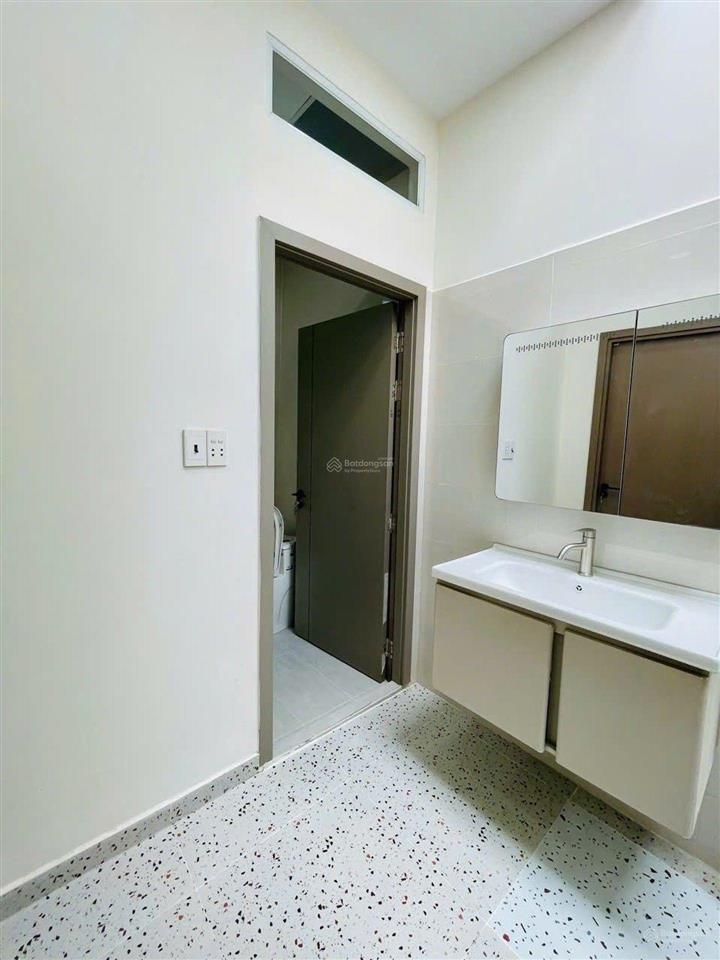 5 tỷ 950 thương lượng, nhà 2 tầng mới, đường 6 mét, diện tích  5 x 11