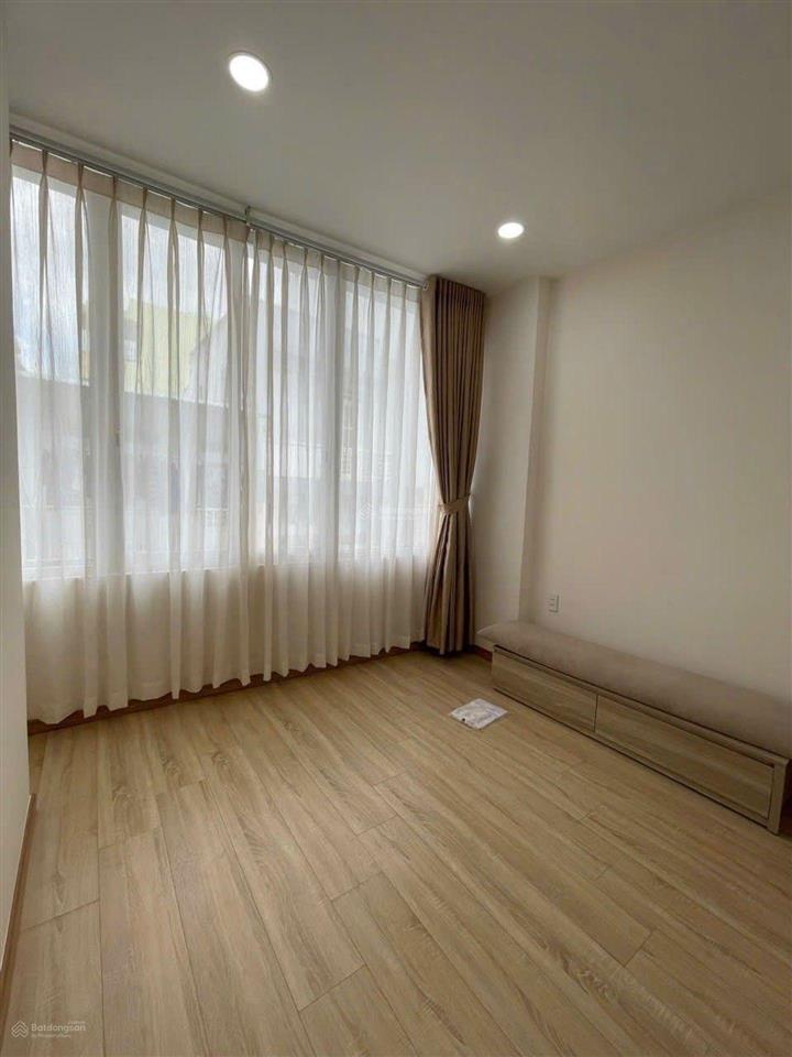 5 tỷ 950 thương lượng, nhà 2 tầng mới, đường 6 mét, diện tích  5 x 11