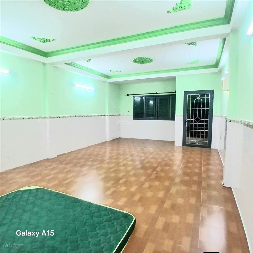 7 tỷ thương lượng, nhà 3 tầng mặt tiền, đường nhựa, diện tích  5 x 20