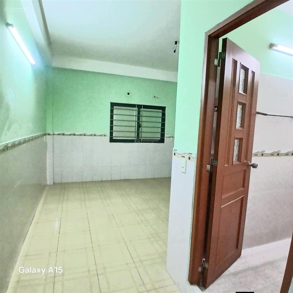 7 tỷ thương lượng, nhà 3 tầng mặt tiền, đường nhựa, diện tích  5 x 20