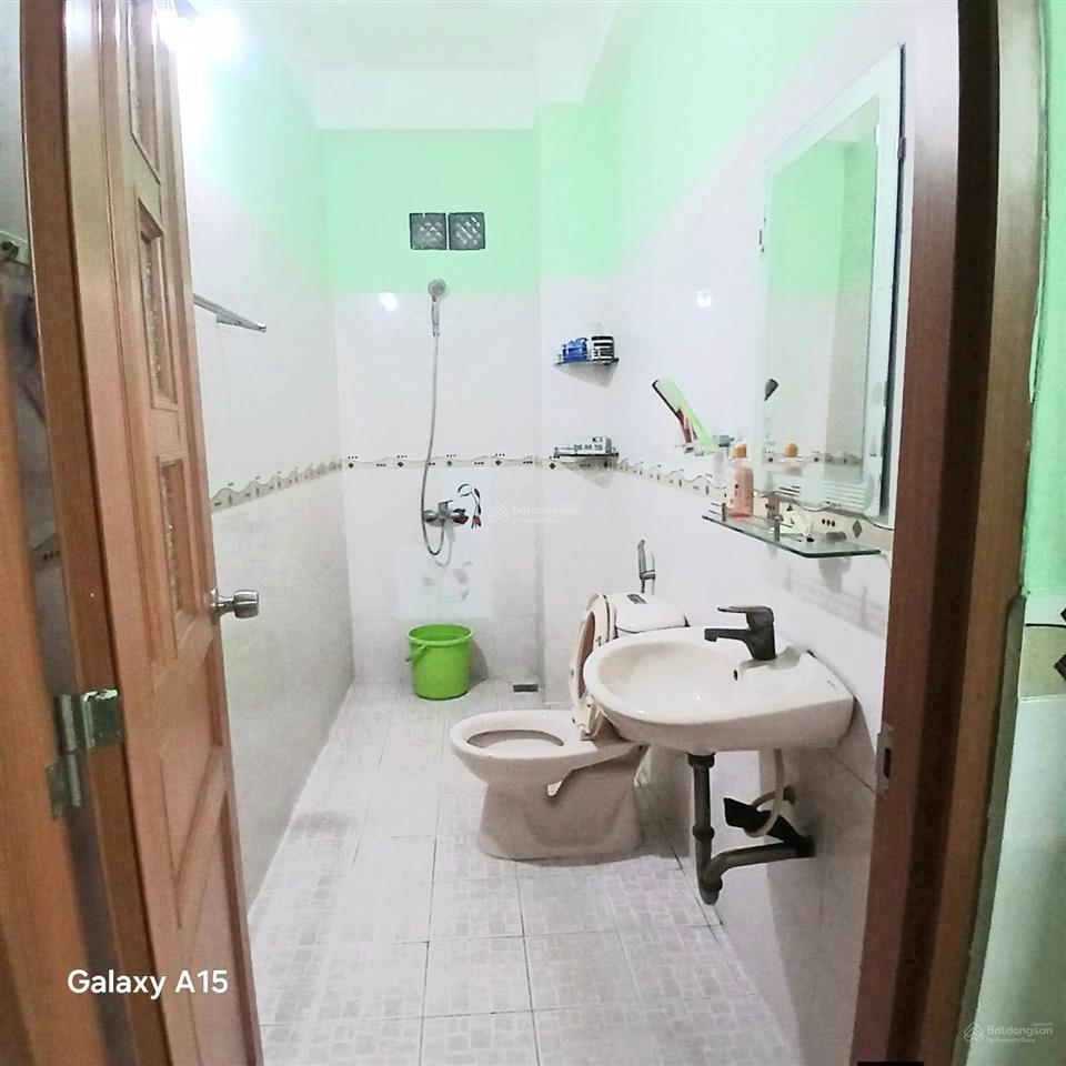 7 tỷ thương lượng, nhà 3 tầng mặt tiền, đường nhựa, diện tích  5 x 20