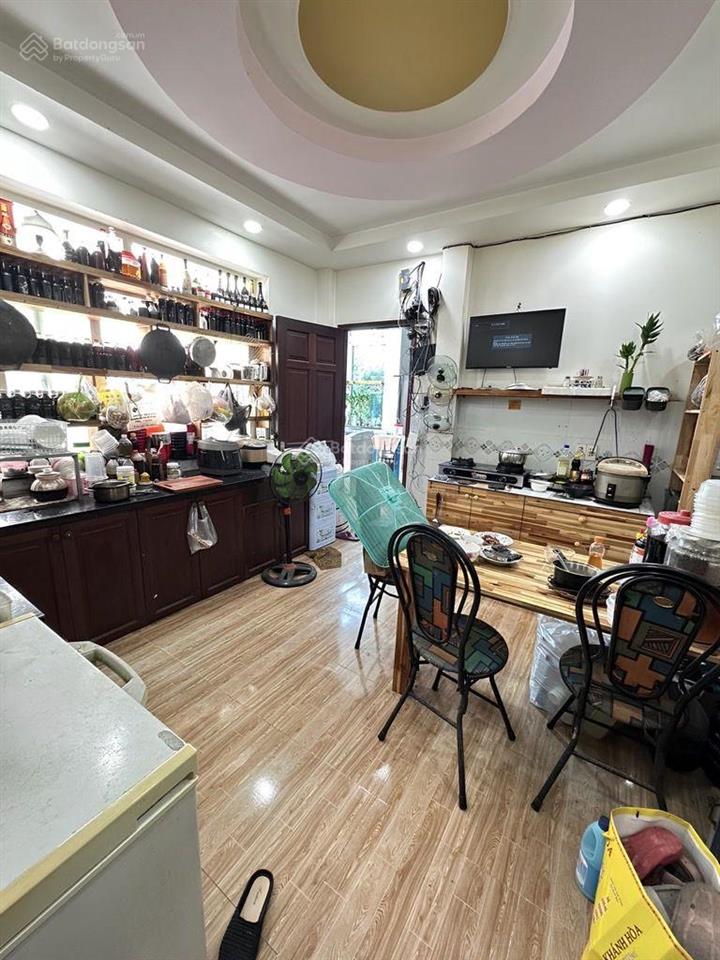 8 tỷ 200 thương lượng, nhà góc 2 mặt tiền, diện tích ngang 10,14mét  dài 15,5 mét